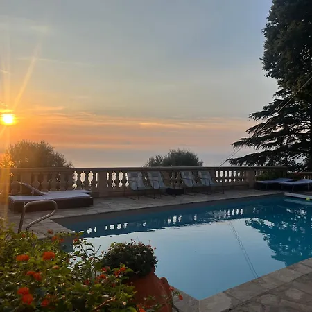 Bastia, Ds De Caractere Avec Piscine, Jacuzzi Et Vue Бастия