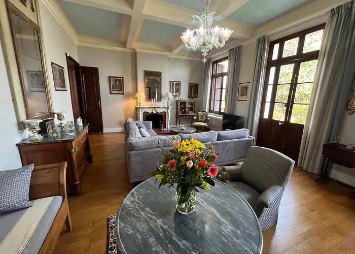 Rdc Maison De Maitre Pour 6 Personnes Avec Piscine Et Jacuzzi Apartmán *