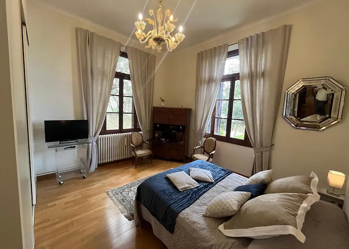 Rdc Maison De Maitre Pour 6 Personnes Avec Piscine Et Jacuzzi *