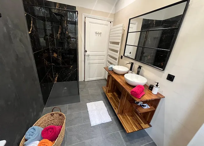 Rdc Maison De Maitre Pour 6 Personnes Avec Piscine Et Jacuzzi * Bastia (Corsica)